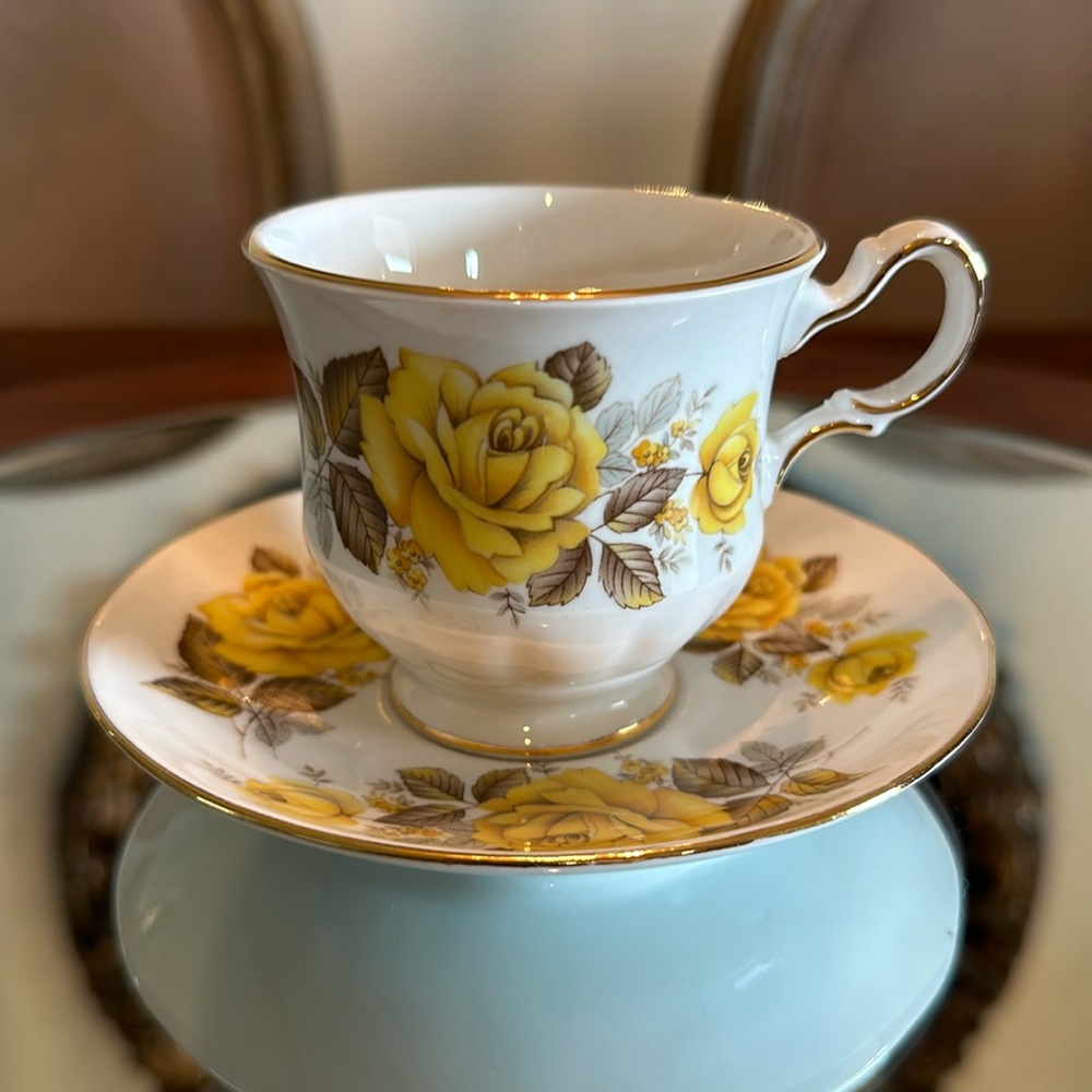 Queen Anne Bone China Made in England Yellow Rose Teacup & Saucer Small Size